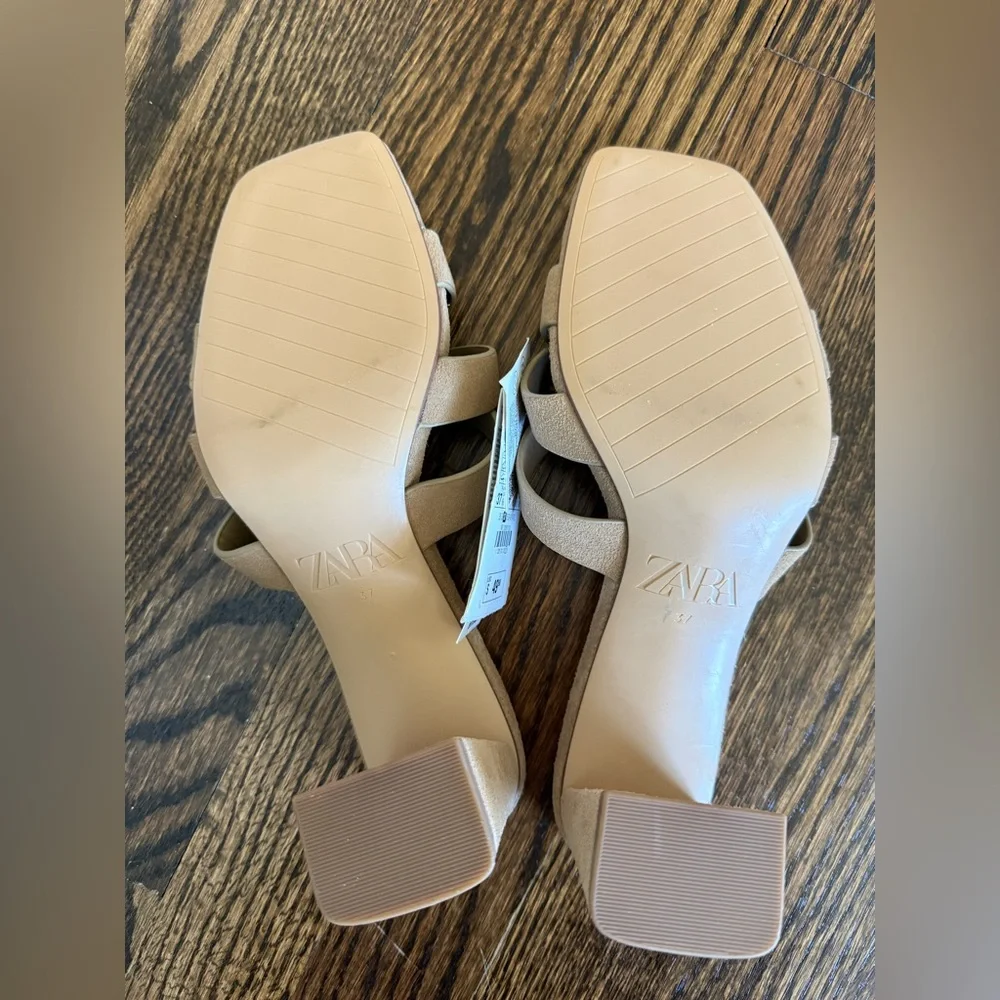 NWT Zara nude heeled sandals - Picture 4 of 4